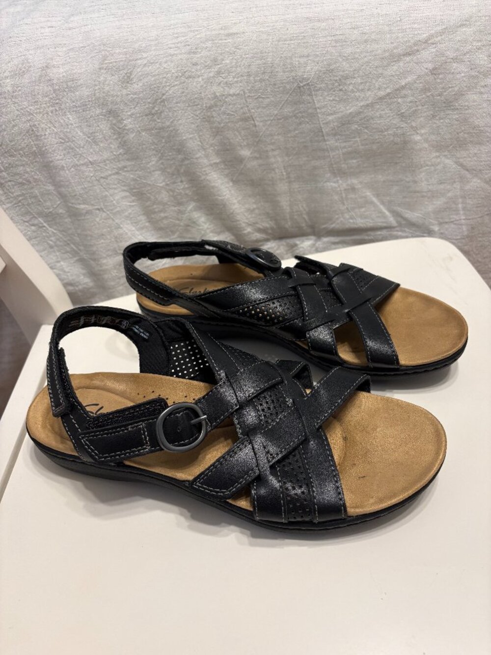 Clarks Collection Women’s Black Strappy Comfort Sandals Size 9.5